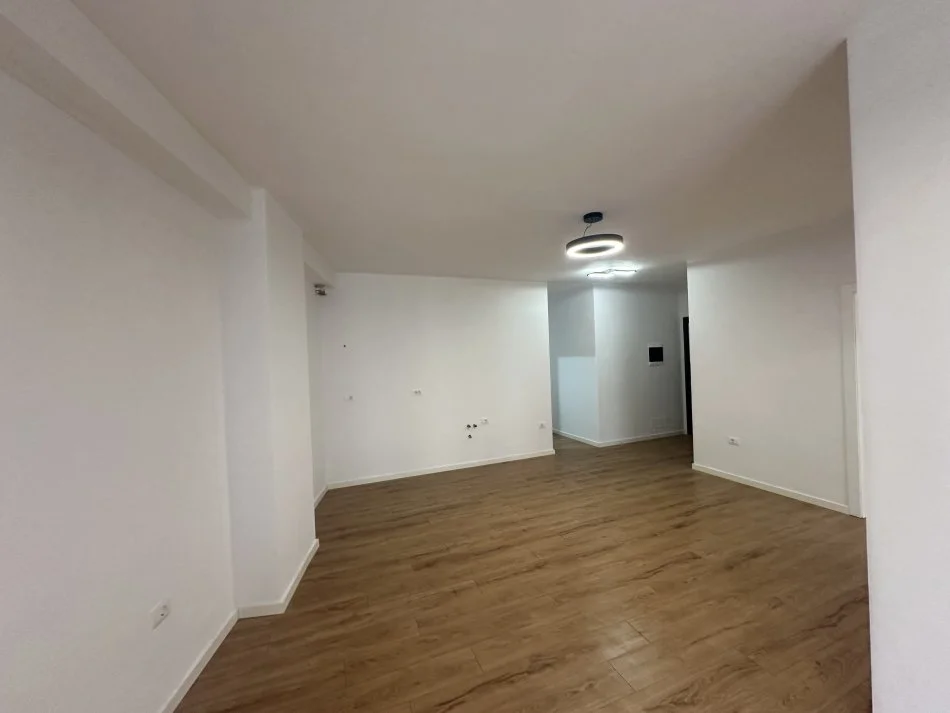 Tirane, shes apartament 2+1+Ballkon Kati 7, 90 m² 149.000 € (bulevardi astir)