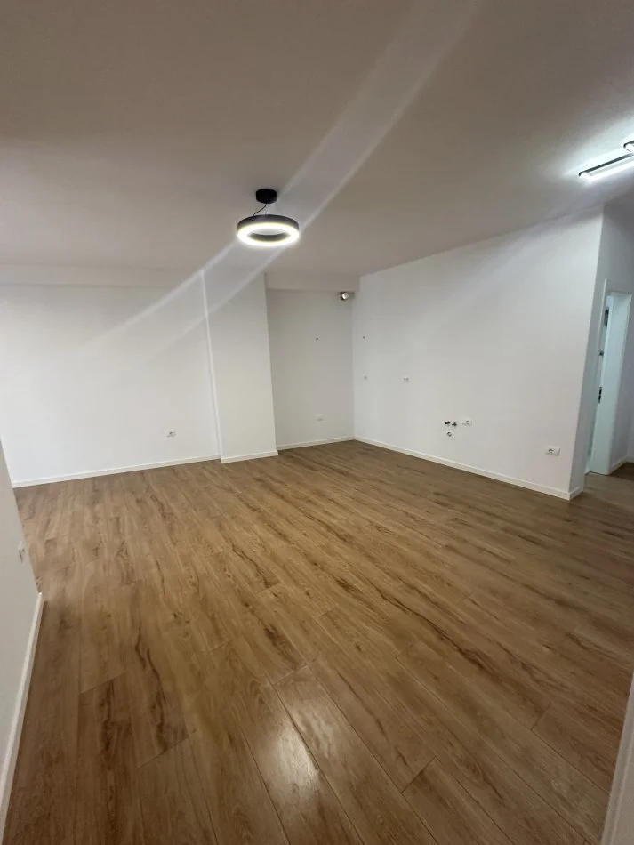 Tirane, shes apartament 2+1+Ballkon Kati 7, 90 m² 149.000 € (bulevardi astir)