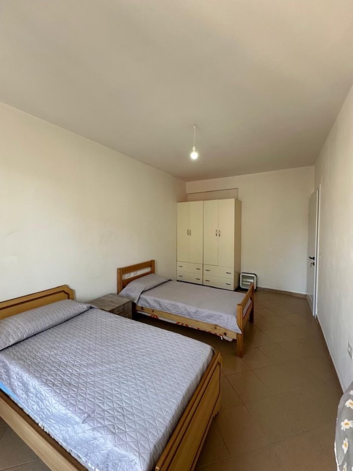 Tirane, jap me qera apartament 2+1+Ballkon Kati 5, 100 m² 400 € (Rruga Sotir Caci)