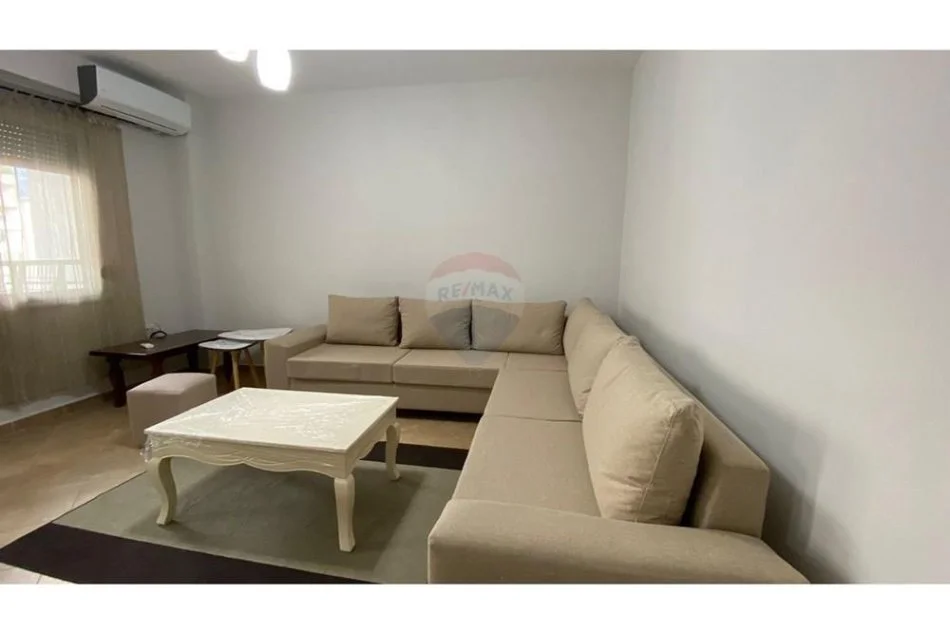 Tirane, jepet me qera apartament 1+1 Kati 5, 80 m² 550 € (Selvia)