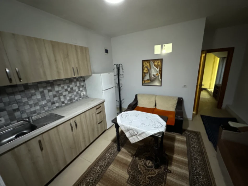 Tirane, jepet me qera apartament 1+1 Kati 3, 45 m² 320 € (Zogu i Zi ,Perballe Asllan Rusi)
