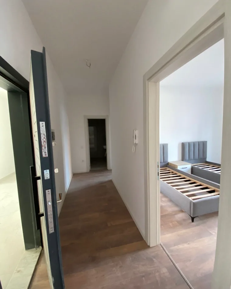 Tirane, jepet me qera apartament 2+1 , 94 m² 400 € 