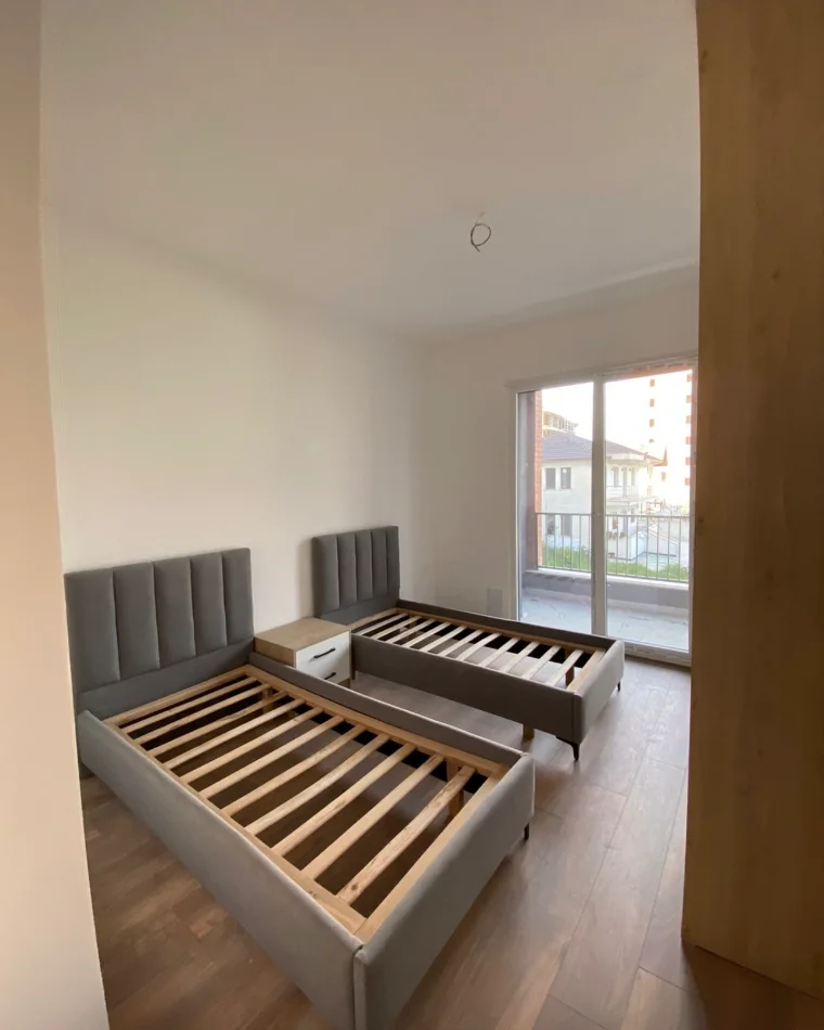 Tirane, jepet me qera apartament 2+1 , 94 m² 400 € 