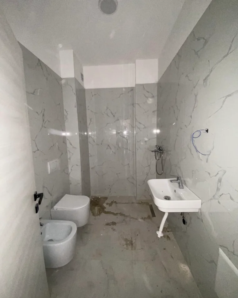 Tirane, jepet me qera apartament 2+1 , 94 m² 400 € 