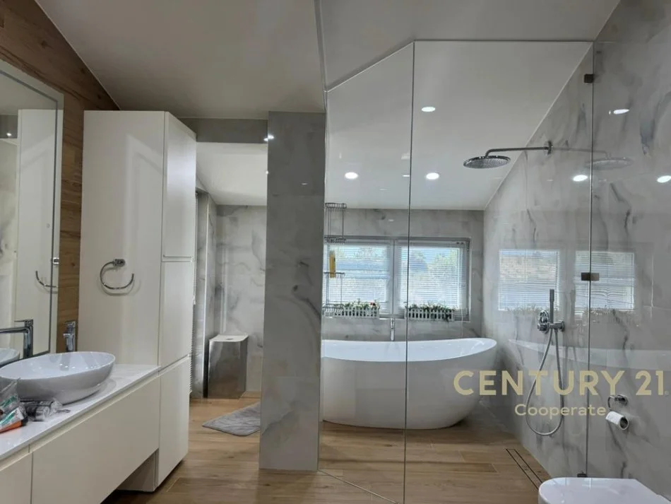 Tirane, jepet me qera Vile 3 Katshe Kati 3, 486 m² 5.000 € (Long Hill Residence)