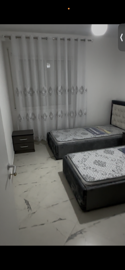 Durres, jepet me qera 2+1+Aneks+Ballkon Kati 1, 100 m² 450 € (rruga aleksander goga)