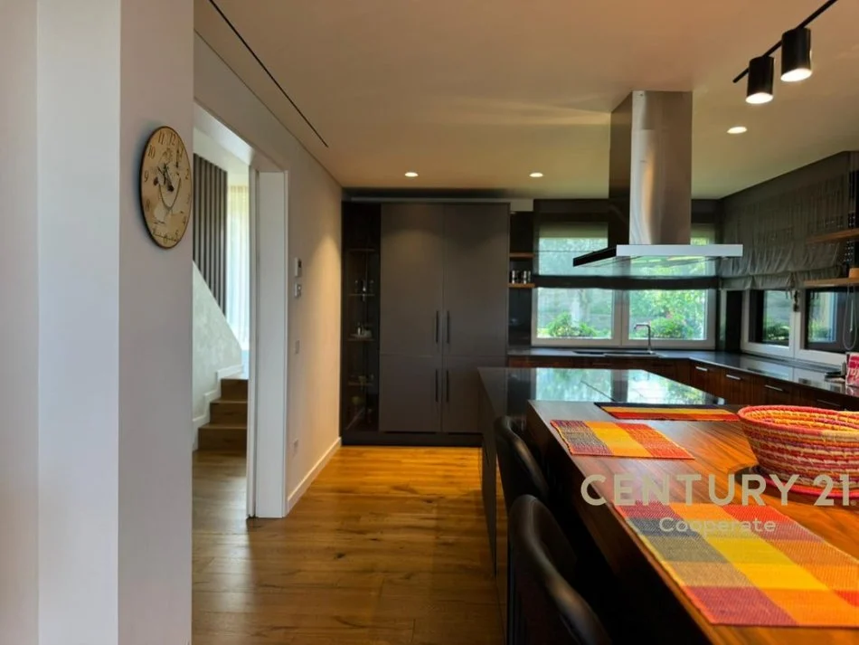 Tirane, jepet me qera Vile 3 Katshe Kati 3, 486 m² 5.000 € (Long Hill Residence)