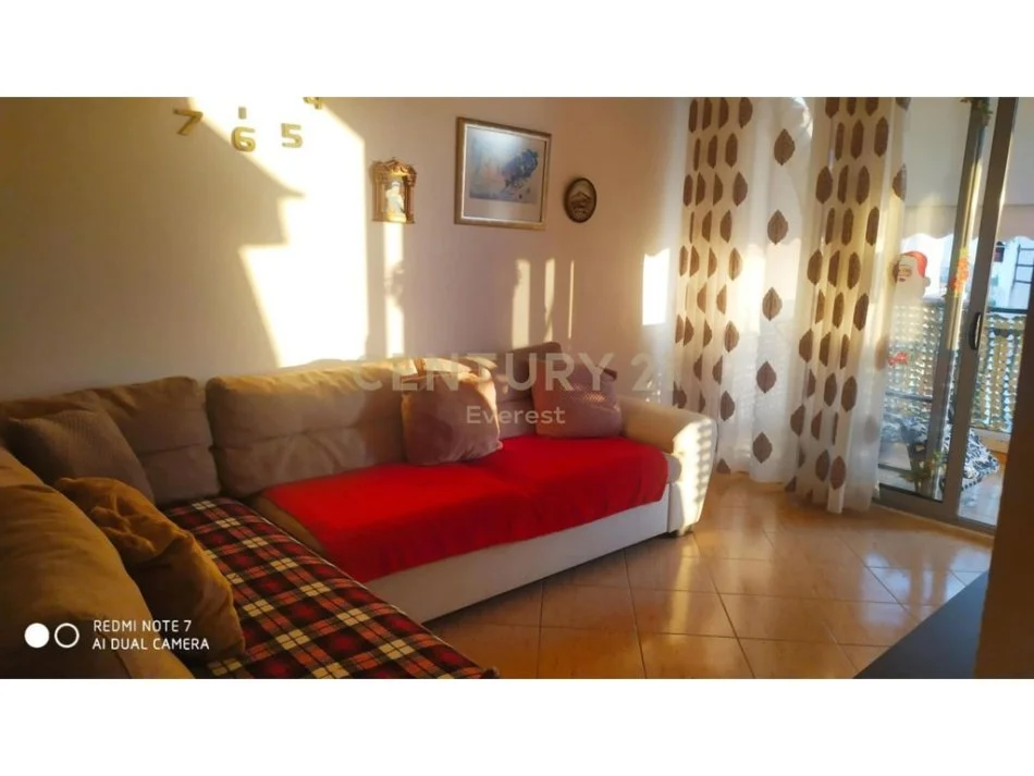 Tirane, jepet me qera apartament 2+1 Kati 6, 90 m² 400 € 