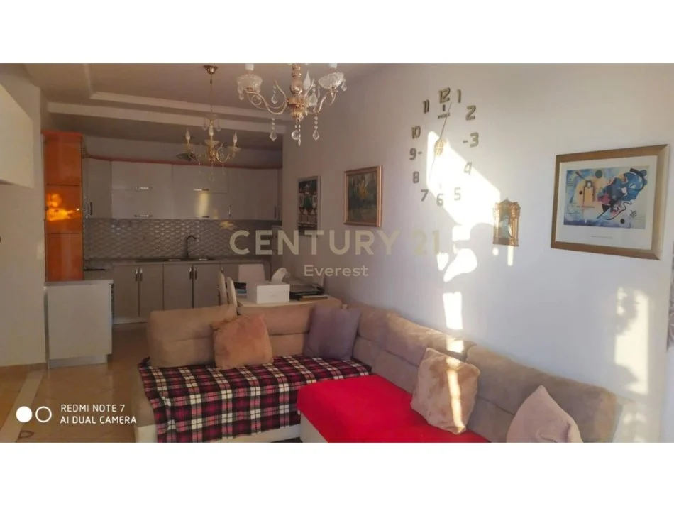 Tirane, jepet me qera apartament 2+1 Kati 6, 90 m² 400 € 