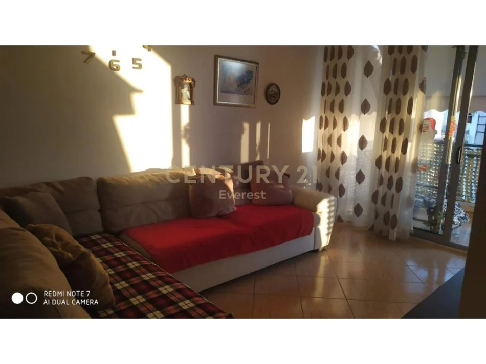 Tirane, jepet me qera apartament 2+1 Kati 6, 90 m² 400 € 