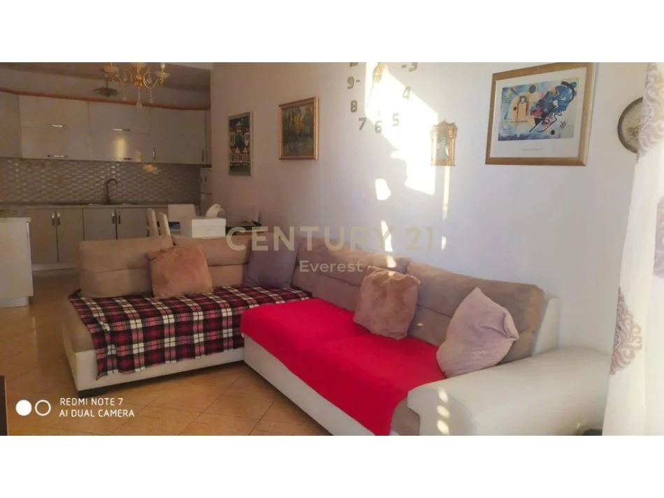 Tirane, jepet me qera apartament 2+1 Kati 6, 90 m² 400 € 