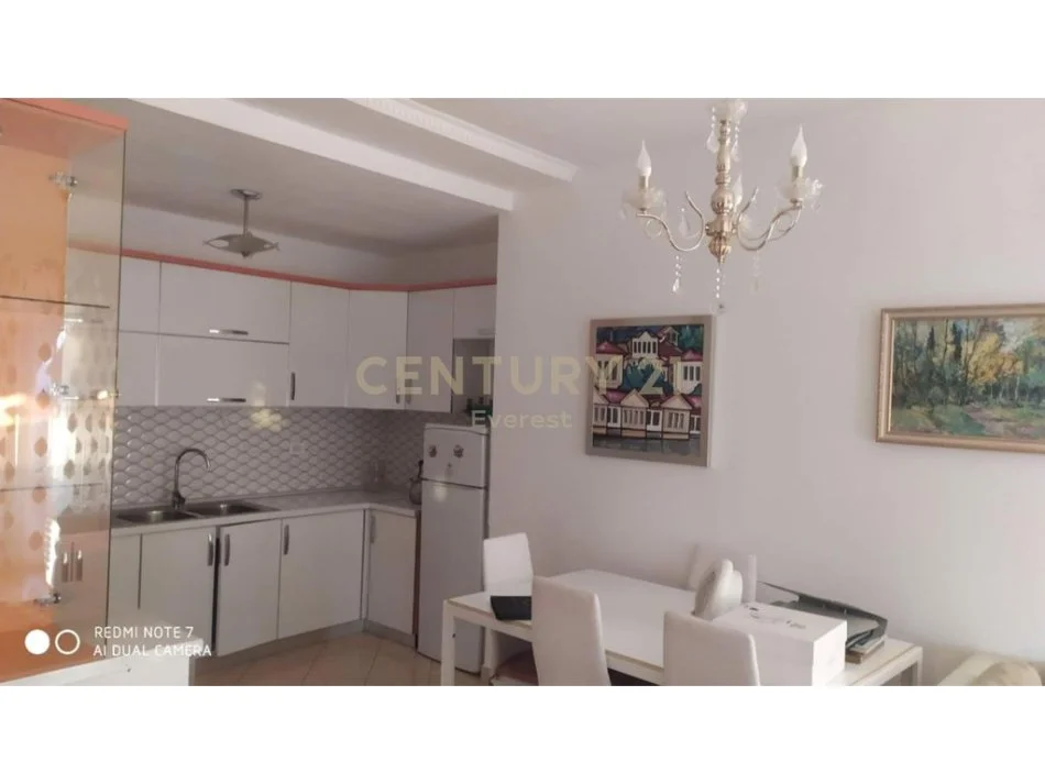 Tirane, jepet me qera apartament 2+1 Kati 6, 90 m² 400 € 