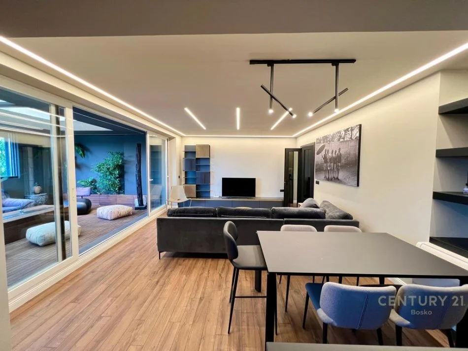 Tirane, jepet me qera apartament 3+1 Kati 1, 170 m² 2.500 € 