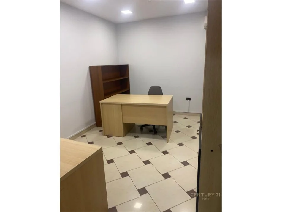Tirane, jepet me qera ambjent biznesi Kati 4, 125 m² 1.250 € 