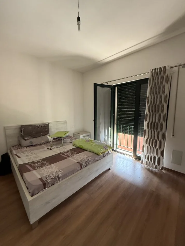 Tirane, jepet me qera apartament 2+1 Kati 5, 129 m² 600 € (Ish Fusha E Aviacionit Kompleksi Green City)