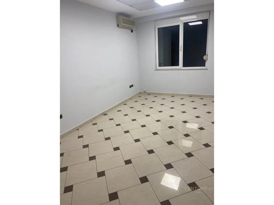 Tirane, jepet me qera ambjent biznesi Kati 4, 125 m² 1.250 € 