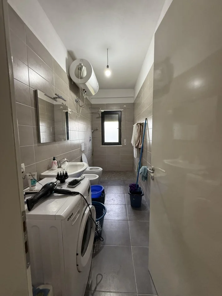 Tirane, jepet me qera apartament 2+1 Kati 5, 129 m² 600 € (Ish Fusha E Aviacionit Kompleksi Green City)