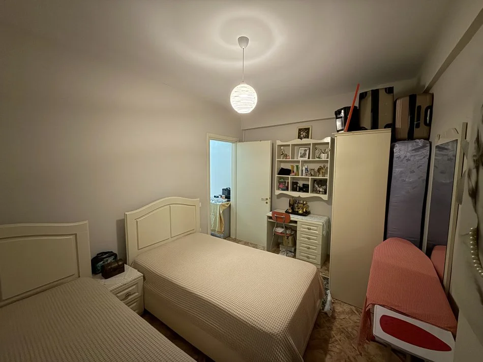 Tirane, shitet apartament 2+1+Ballkon Kati 2, 115 m² (Stacioni i Trenit)