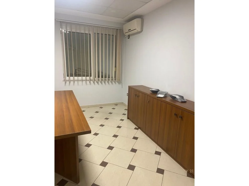 Tirane, jepet me qera ambjent biznesi Kati 4, 125 m² 1.250 € 