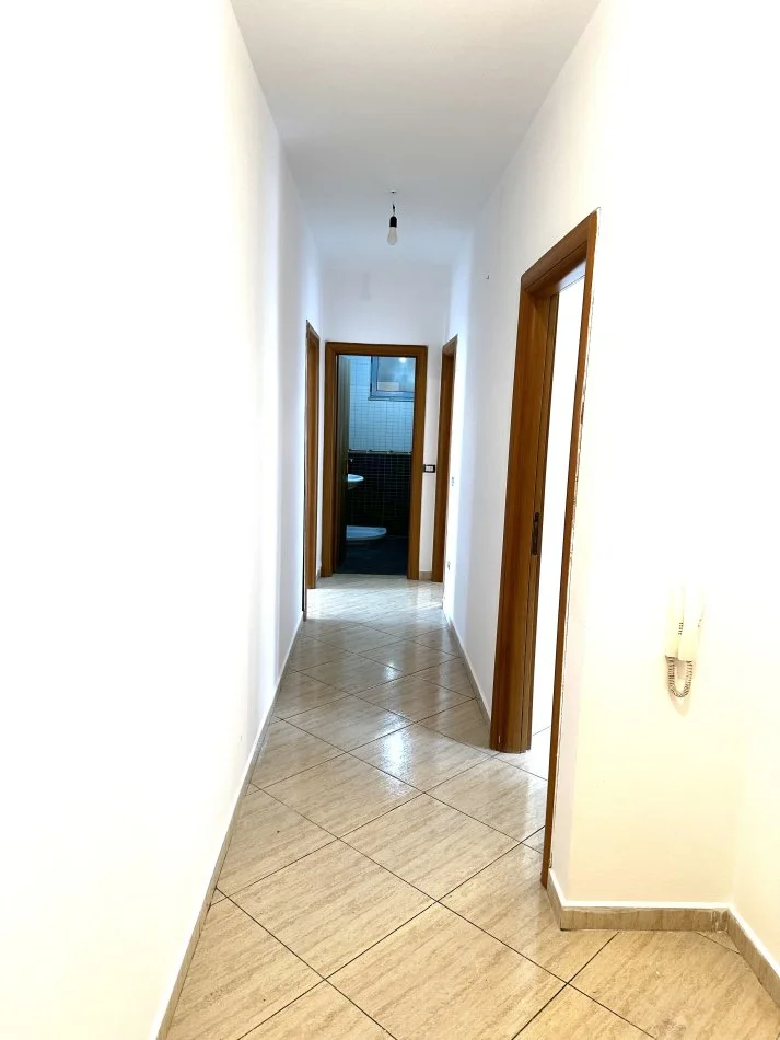 Tirane, shitet apartament 2+1+Ballkon Kati 2, 95 m² 133.000 € (Rruga Ali Demi)