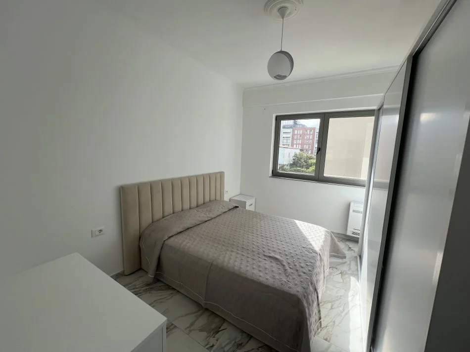 Tirane, jepet me qera apartament 1+1+Ballkon Kati 2, 550 € (Fusha e abiavionit)
