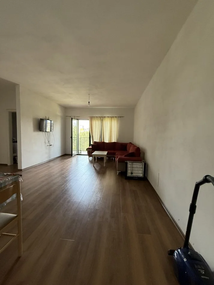 Tirane, jepet me qera apartament 2+1 Kati 5, 129 m² 600 € (Ish Fusha E Aviacionit Kompleksi Green City)
