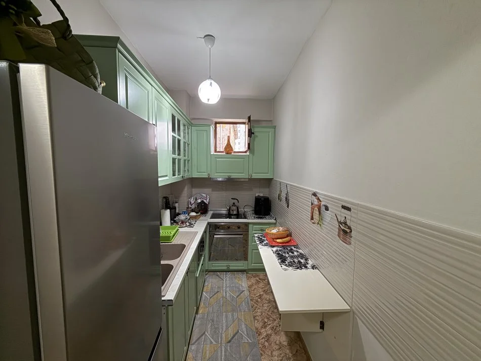 Tirane, shitet apartament 2+1+Ballkon Kati 2, 115 m² (Stacioni i Trenit)