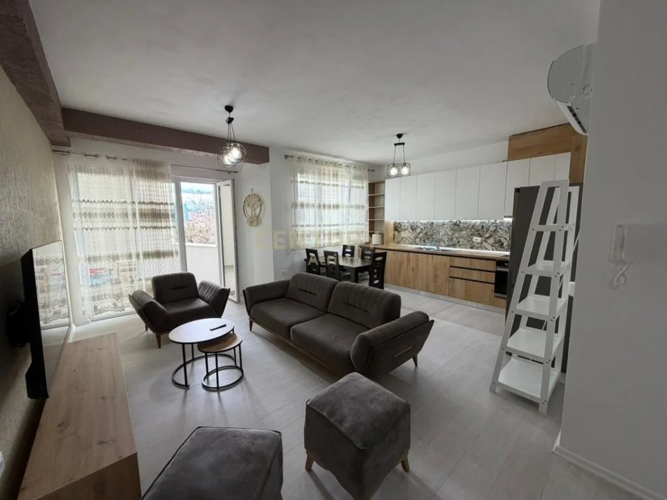 Tirane, jepet me qera apartament 2+1 Kati 2, 104 m² 650 € (astir)