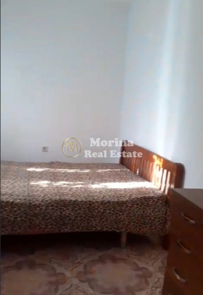 Tirane, jepet me qera shtepi 1+1 Kati 1, 60 m² 300 € (Selite)