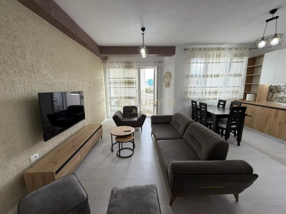 Tirane, jepet me qera apartament 2+1 Kati 2, 104 m² 650 € (astir)
