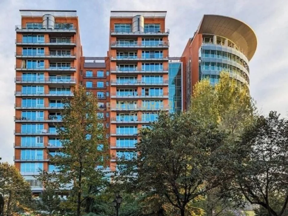 Tirane, jepet me qera ambjent biznesi Kati 8, 200 m² 3.500 € (ETC)