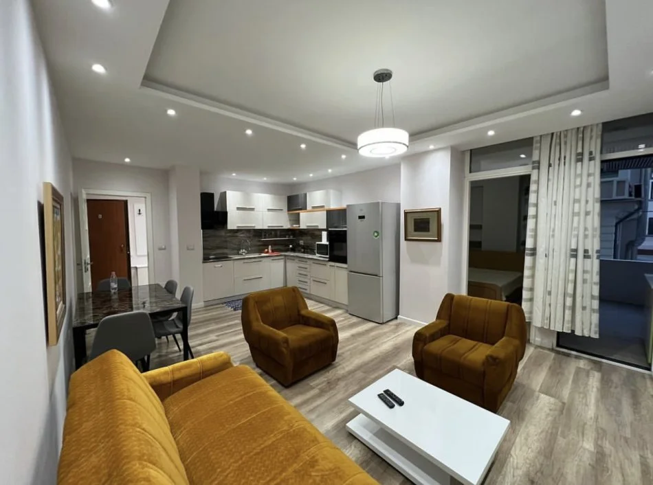 Tirane, jepet me qera apartament 2+1+Ballkon Kati 2, 97 m² 650 € (Kodra e Diellit, Prane Big Market)