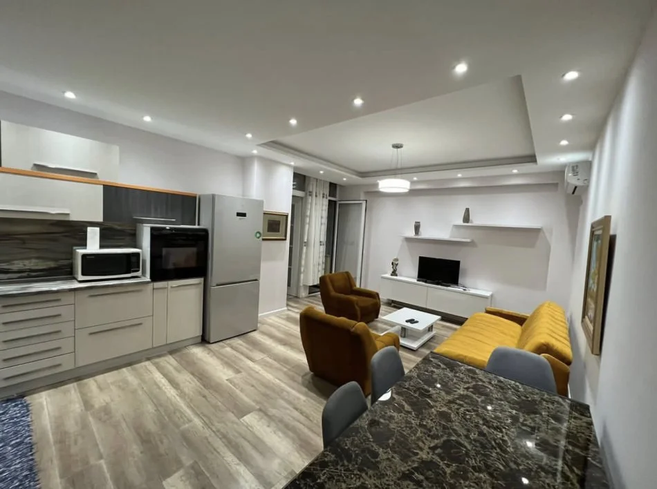 Tirane, jepet me qera apartament 2+1+Ballkon Kati 2, 97 m² 650 € (Kodra e Diellit, Prane Big Market)