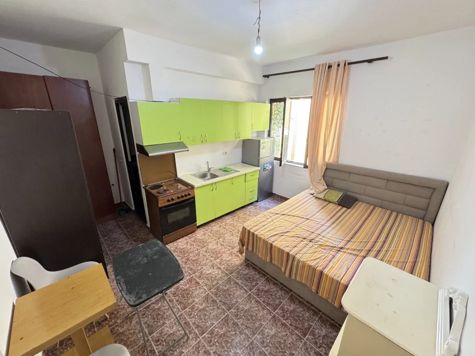 Tirane, jepet me qera garsonier Kati 2, 25 m² 300 € (Stavri themeli)