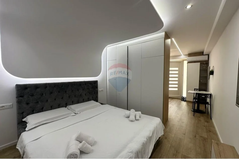 Tirane, jepet me qera 1+1 , 40 m² 550 € (Rruga Muhamet Gjollesha)