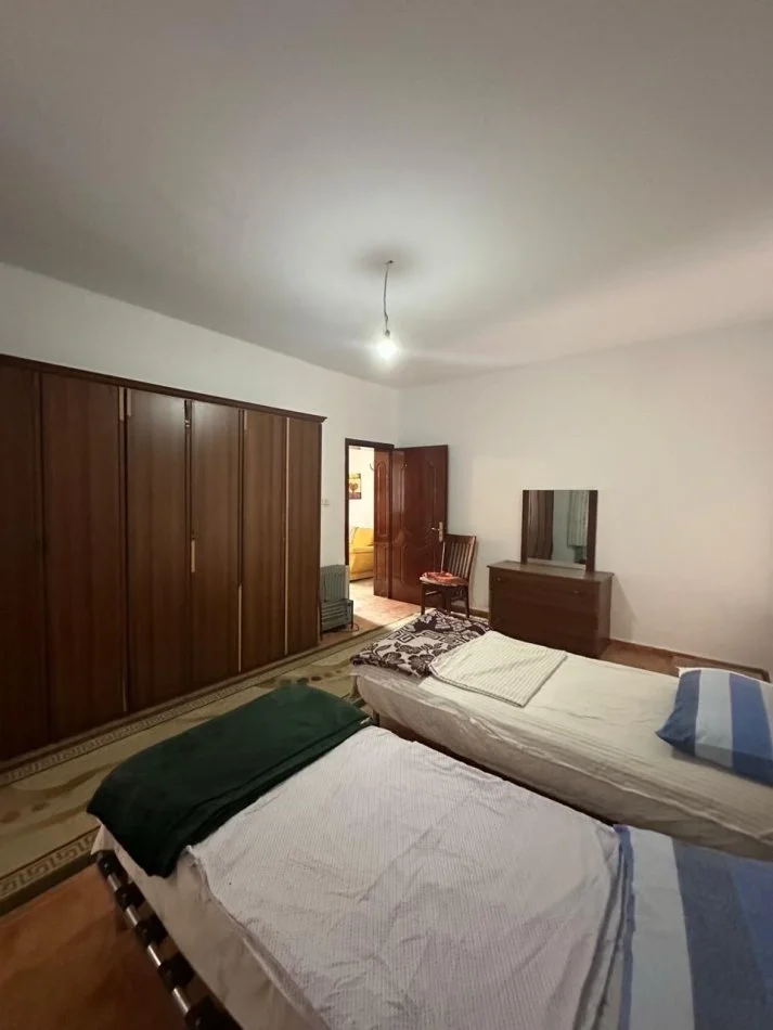 Tirane, jepet me qera shtepi 2+1+Aneks+Ballkon Kati 0, 120 m² 400 € 