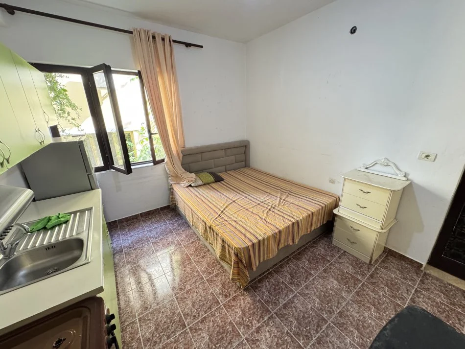 Tirane, jepet me qera garsonier Kati 2, 25 m² 300 € (Stavri themeli)