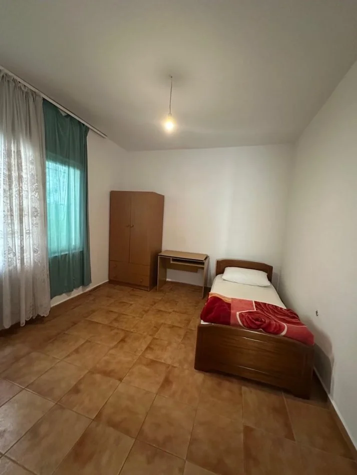 Tirane, jepet me qera shtepi 2+1+Aneks+Ballkon Kati 0, 120 m² 400 € 