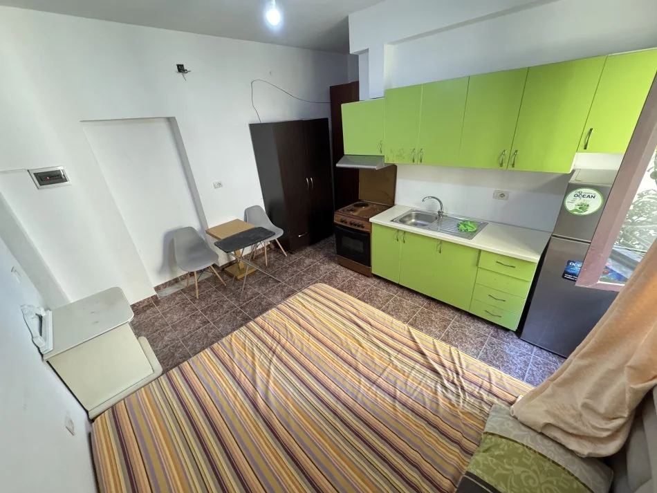 Tirane, jepet me qera garsonier Kati 2, 25 m² 300 € (Stavri themeli)