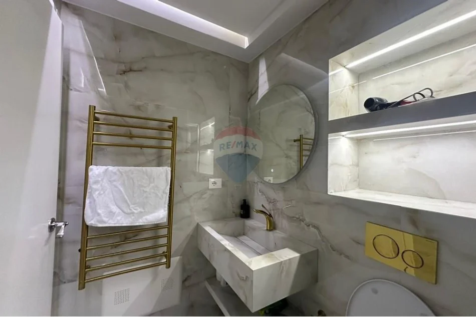 Tirane, jepet me qera 1+1 , 40 m² 550 € (Rruga Muhamet Gjollesha)