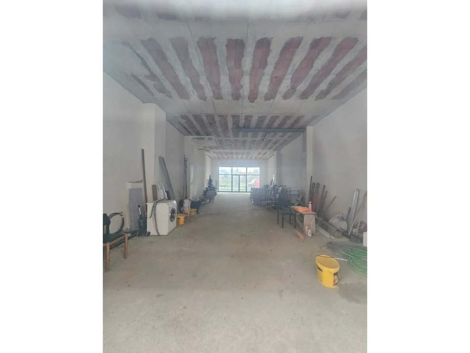 Tirane, jepet me qera ambjent biznesi Kati 0, 150 m² 3.000 € (Oasis)