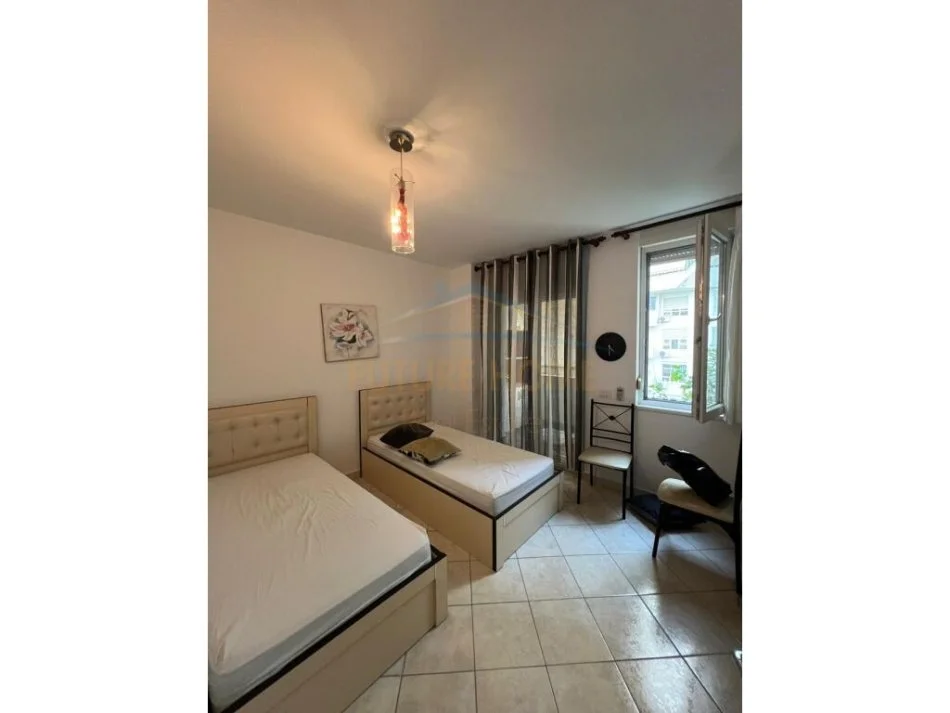 Tirane, jepet me qera apartament 2+1+Ballkon Kati 3, 80 m² 500 € (21 Dhjetori)