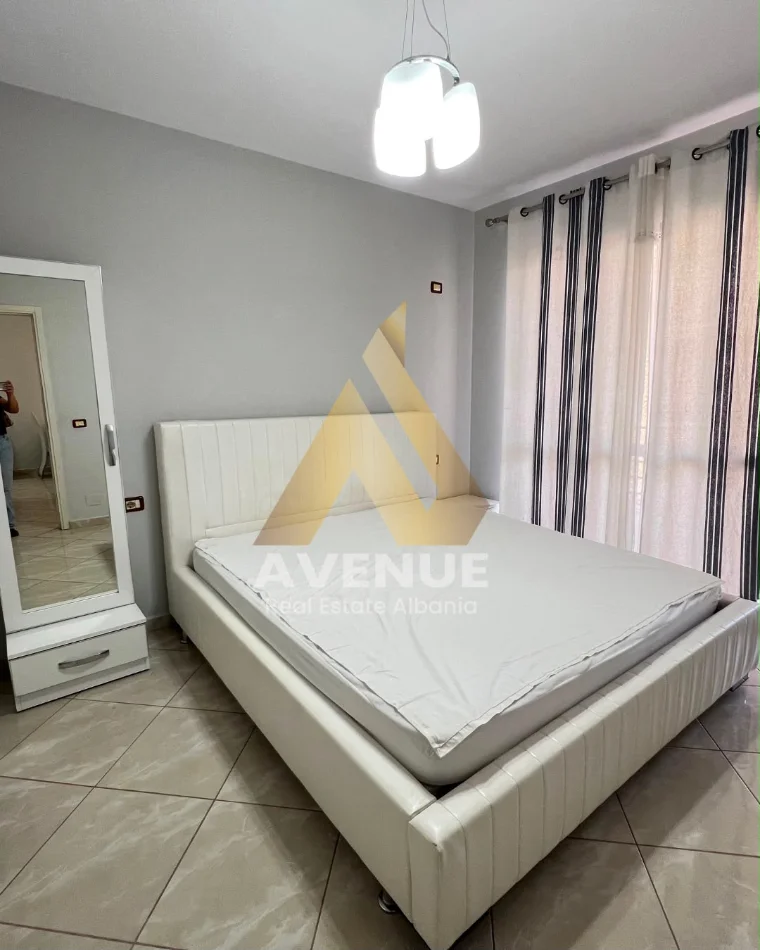 Tirane, jepet me qera apartament 1+1 Kati 4, 70 m² 450 € (Bulevardi Migjeni)