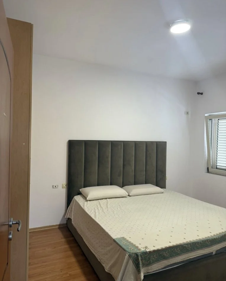 Tirane, jepet me qera apartament 2+1 Kati 2, 75 m² 500 € (Prane 21 Dhjetorit)