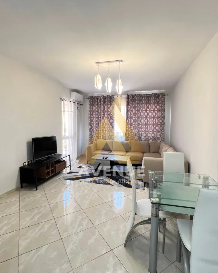 Tirane, jepet me qera apartament 1+1 Kati 4, 70 m² 450 € (Bulevardi Migjeni)