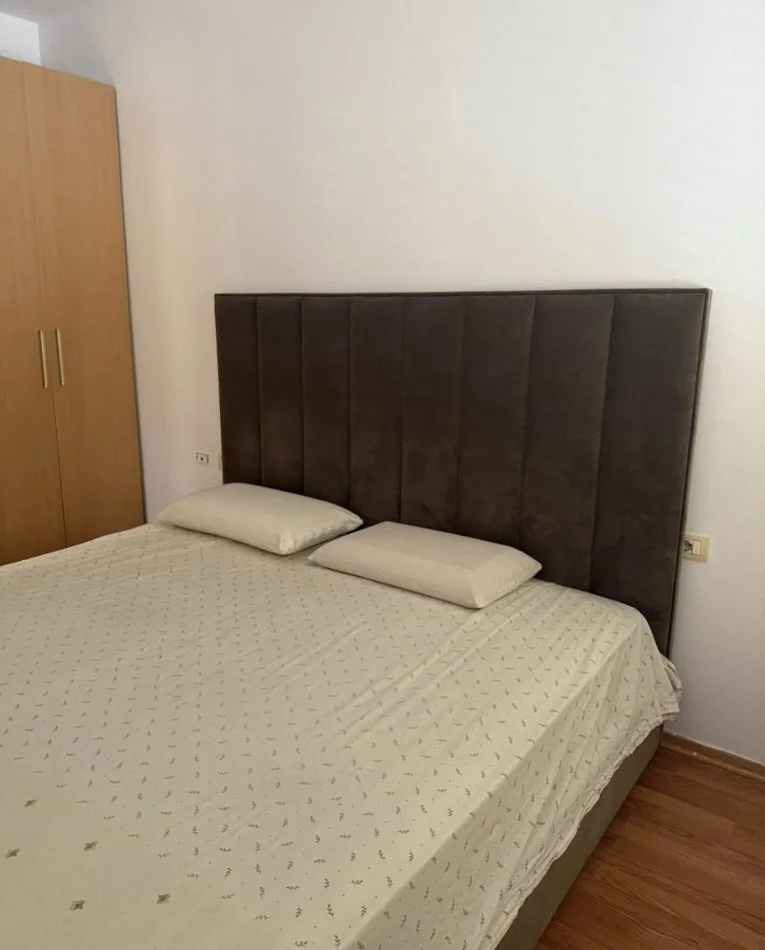 Tirane, jepet me qera apartament 2+1 Kati 2, 75 m² 500 € (Prane 21 Dhjetorit)