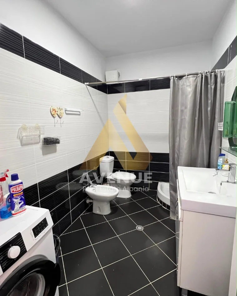 Tirane, jepet me qera apartament 1+1 Kati 4, 70 m² 450 € (Bulevardi Migjeni)