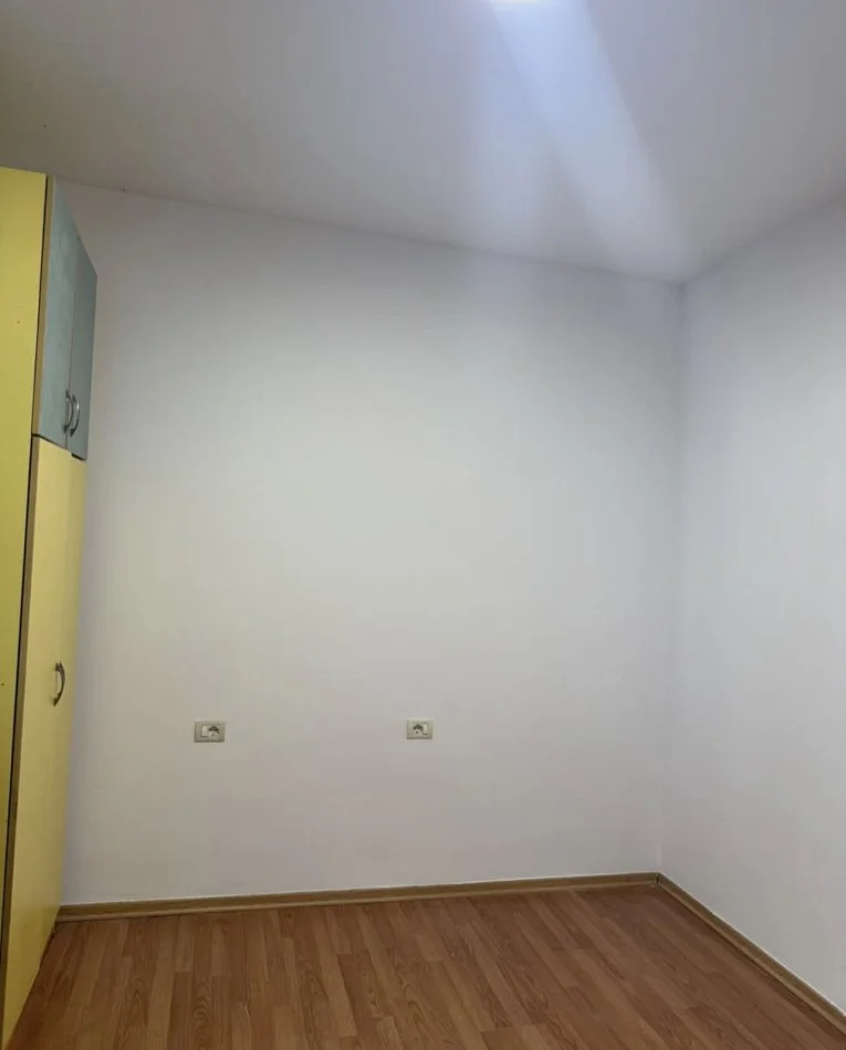 Tirane, jepet me qera apartament 2+1 Kati 2, 75 m² 500 € (Prane 21 Dhjetorit)