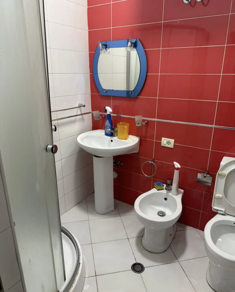 Tirane, jepet me qera apartament 2+1 Kati 2, 75 m² 500 € (Prane 21 Dhjetorit)