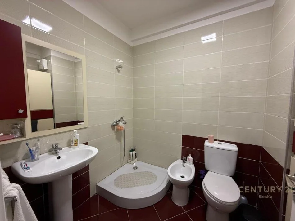 Tirane, jepet me qera 1+1 Kati 3, 84 m² 600 € (komuna parisit)